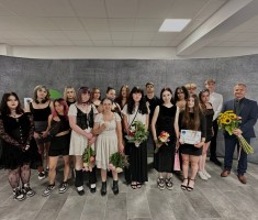 Powiększ zdjęcie Uczniowie klasy III k z wychowawcą