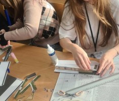 Powiększ zdjęcie Zdjęcie - Niecodzienna lekcja patriotyzmu