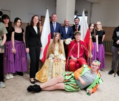 Powiększ zdjęcie Koronacja%20Bolesława%20Chrobrego