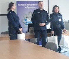 Powiększ zdjęcie Zdjęcia z konkursu o zagrożeniach dla seniorów