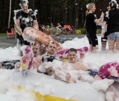 Powiększ zdjęcie Zabawa w pianie