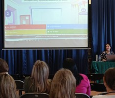 Powiększ zdjęcie Uczestnicy podczas rozwiązywania quizu