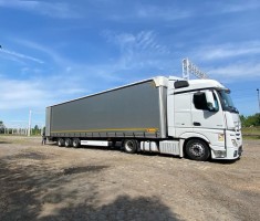 Powiększ zdjęcie Ciągnik siodłowy z naczepą