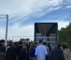 Powiększ zdjęcie Młodzież podczas szkolenia