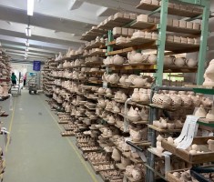 Powiększ zdjęcie Naczynia ceramiczne przygotowane do zdobienia