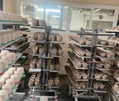 Powiększ zdjęcie Naczynia cermiczne przygotowane do zdobienia