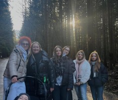 Powiększ zdjęcie Uczniowie kl.3L podczas wspólnego spaceru