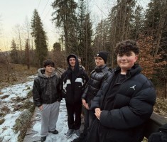 Powiększ zdjęcie Uczniowie kl.3L podczas wspólnego spaceru po okolicy