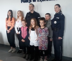 Powiększ zdjęcie Zdjęcia z konkursu o zagrożeniach dla seniorów