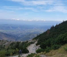 Powiększ zdjęcie Widok na szlaku górskim