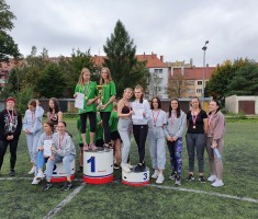 Powiększ zdjęcie Podium sztafet dziwecząt