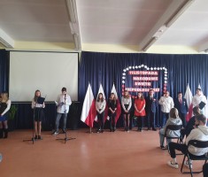 Powiększ zdjęcie Występ uczniów