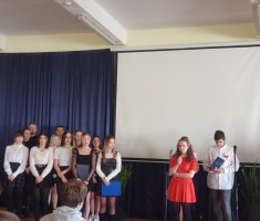 Powiększ zdjęcie Chór uczniów