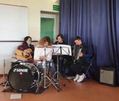 Powiększ zdjęcie Zespół muzyczny