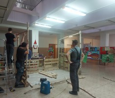 Powiększ zdjęcie Dekoracje bożonarodzeniowe w naszej szkole