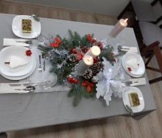 Powiększ zdjęcie Świąteczny stół