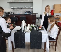 Powiększ zdjęcie Obsługa gości