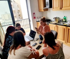 Powiększ zdjęcie Praca nad projektem broszury