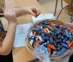 Powiększ zdjęcie Kosz pełen słodyczy