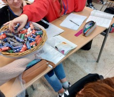 Powiększ zdjęcie Słodki poczęstunek w jednej z klas