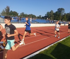 Powiększ zdjęcie Spokojny początek biegu na 1500m