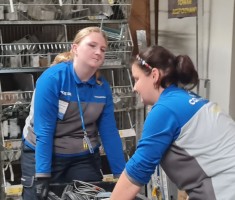 Powiększ zdjęcie Uczennice podczas praktyk