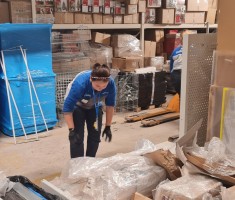 Powiększ zdjęcie Uczennica podczas praktyk