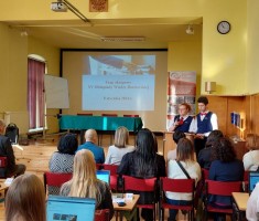 Powiększ zdjęcie Zdjęcie przedstawia galę otwarcia olimpiady