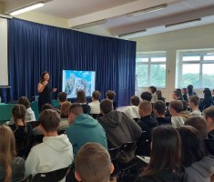 Powiększ zdjęcie Zdjęcie przedstawia uczestników prezentacji i dyskusji o Institute Lacetania w Hiszpanii