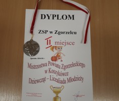 Powiększ zdjęcie Pamiątkowe: dyplom i medal