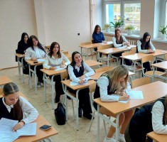 Powiększ zdjęcie Zdjęcie przedstawia uczestników Olimpiady