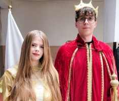 Powiększ zdjęcie Król z małżonką