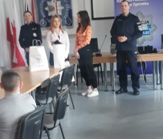 Powiększ zdjęcie Zdjęcia z konkursu o zagrożeniach dla seniorów