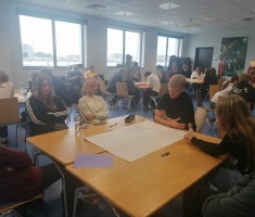 Powiększ zdjęcie Fundacja Dom Pokoju: młodzież na warsztatach