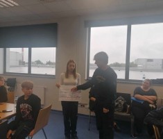 Powiększ zdjęcie Fundacja Dom Pokoju: młodzież na warsztatach