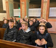 Powiększ zdjęcie Uczniowie klasy 4TL w Synagodze Żydowskiej