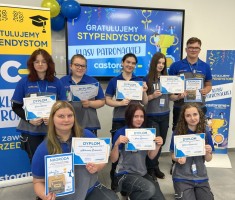 Powiększ zdjęcie zdjęcia z pożegnania klasy patronackiej