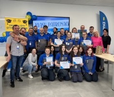 Powiększ zdjęcie zdjęcia z pożegnania klasy patronackiej