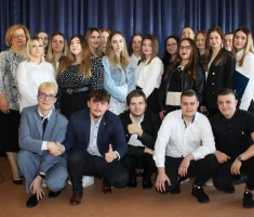 Powiększ zdjęcie Uczniowie klasy 4THL z wychowawczynią