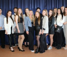 Powiększ zdjęcie Uczniowie klasy 4TR z wychowawczynią