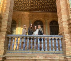 Powiększ zdjęcie Zwiedzanie atrakcji turystycznych