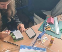 Powiększ zdjęcie Zdjęcie - Niecodzienna lekcja patriotyzmu