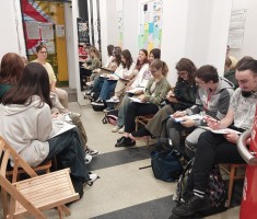Powiększ zdjęcie Młodzież w Mediatece podczas warsztatów
