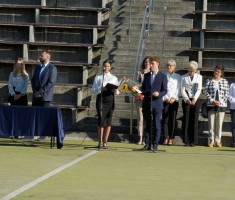 Powiększ zdjęcie Prowadzący apel