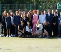 Powiększ zdjęcie Uczniowie klasy 1L z wychowawczynią