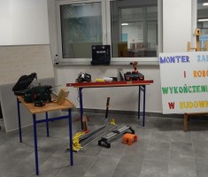 Powiększ zdjęcie Dzień Otwarty - prezentacja stanowiska monter zabudowy i robót wykończeniowych w budownictwie