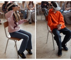 Powiększ zdjęcie Przedstawicielki Powiatowego Urzędu Pracy w Zgorzelcu - uczniowie poznają wirtualny zawód w VR goglach