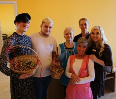 Powiększ zdjęcie Słodki poczęstunek dla Pań z administracji i obsługi