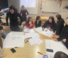 Powiększ zdjęcie Młodzież podczas tworzenia CV