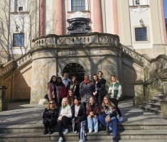 Powiększ zdjęcie przed kościołem Na Skałce